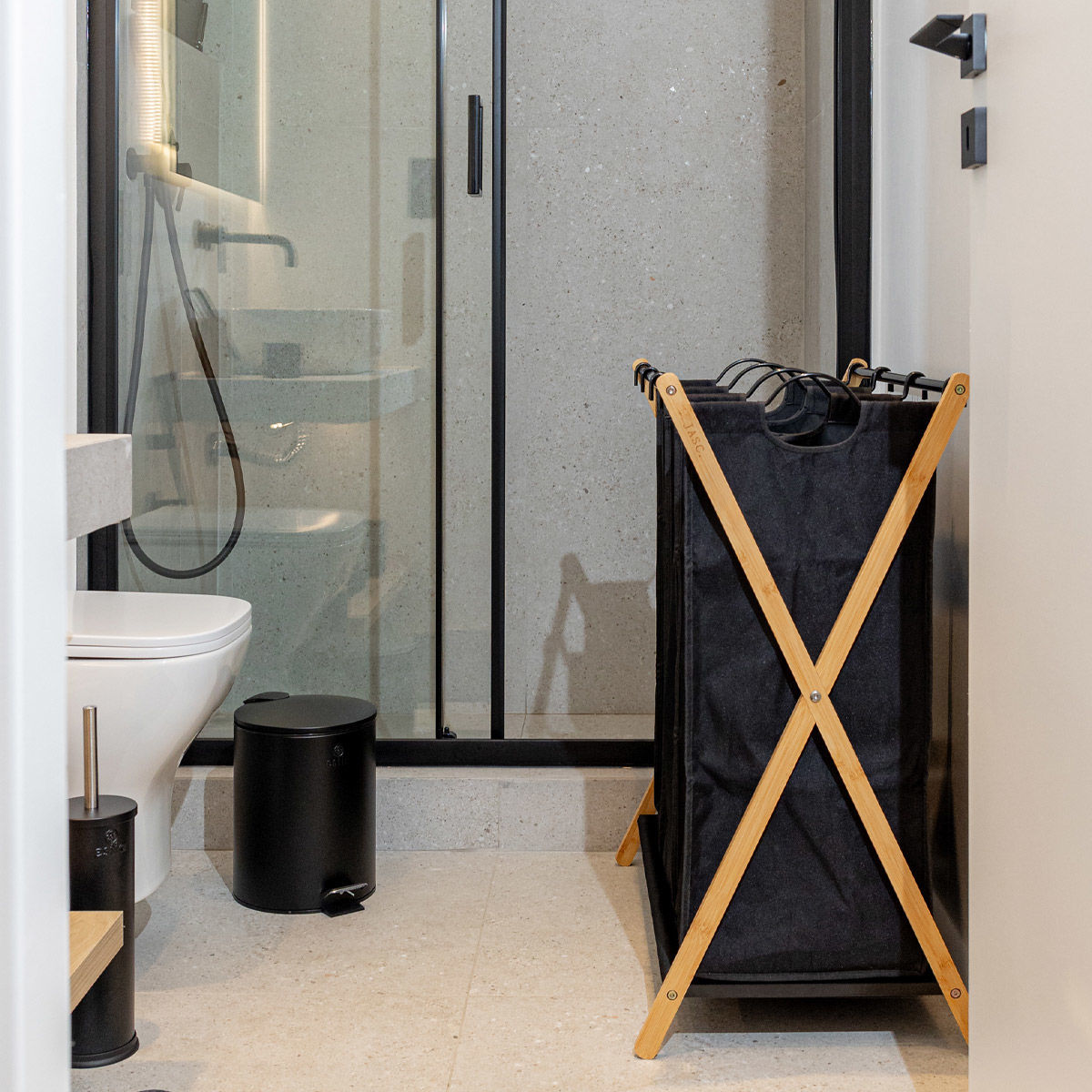 ESTIA ΚΑΛΑΘΙ ΑΠΛΥΤΩΝ BAMBOO ESSENTIALS 102lt 3 ΘΕΣΕΩΝ 68x40x76cm ΜΑΥΡΟ