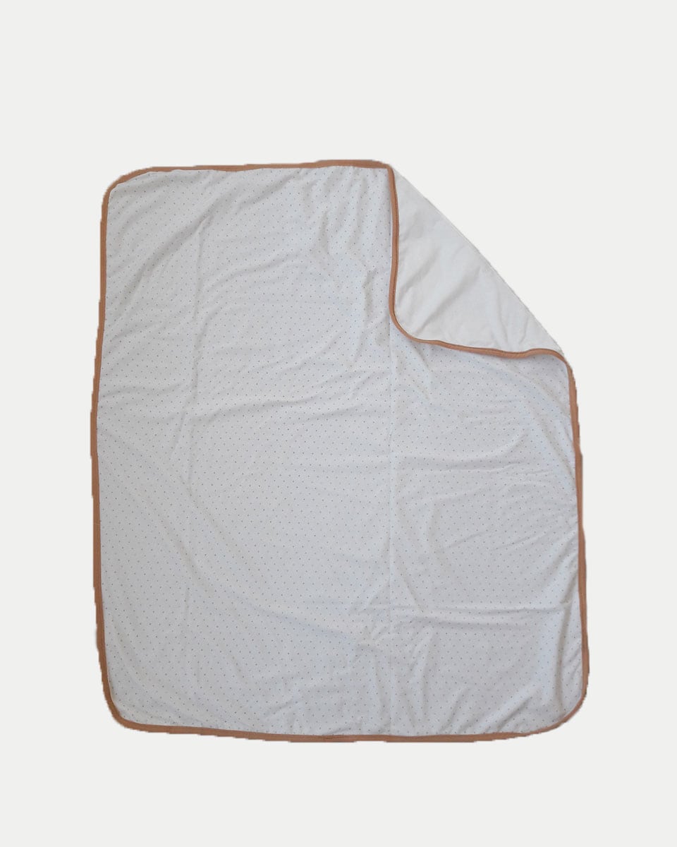 Βρεφική Βαμβακερή Κουβέρτα Λίκνου με Μπεζ Πουά Baby Hug 90x70cm.  Λίκνου (90x70cm) Εκρού