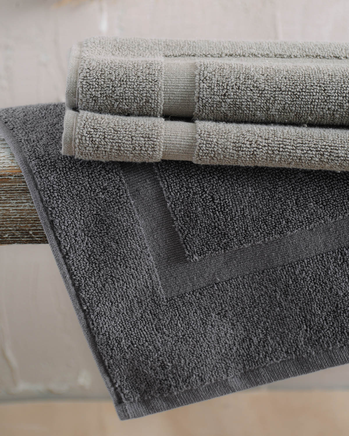 TILES ΓΚΡΙ ΣΚΟΥΡΟ - ΞΕΝΟΔΟΧΕΙΑΚΟ ΤΑΠΕΤΟ ΜΠΑΝΙΟΥ ΓΚΡΙ ΣΚΟΥΡΟ