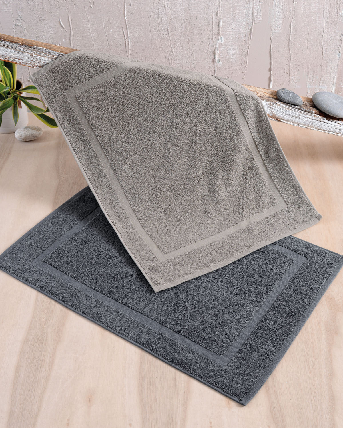 TILES ΓΚΡΙ ΑΠΑΛΟ - ΞΕΝΟΔΟΧΕΙΑΚΟ ΤΑΠΕΤΟ ΜΠΑΝΙΟΥ ΓΚΡΙ ΑΠΑΛΟ