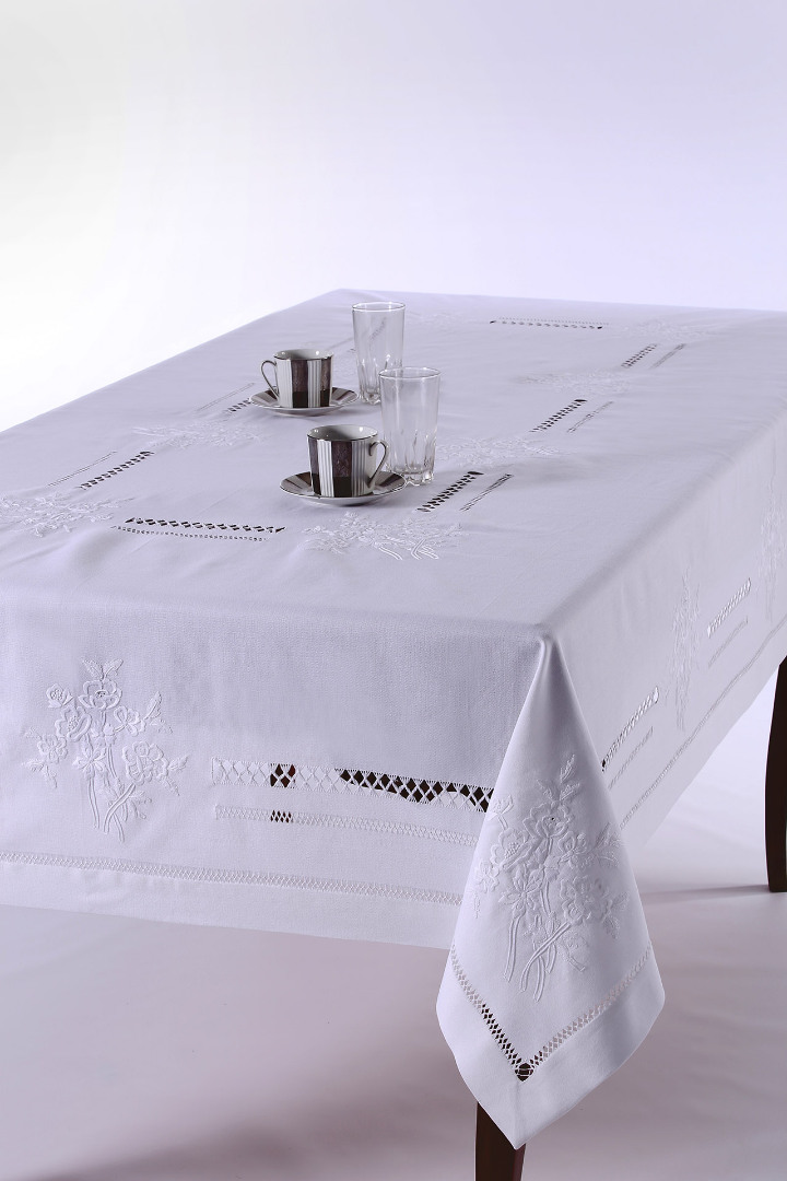 Χειροποίητο τραπεζομάντηλο 232 (170cm x 270cm) λευκό