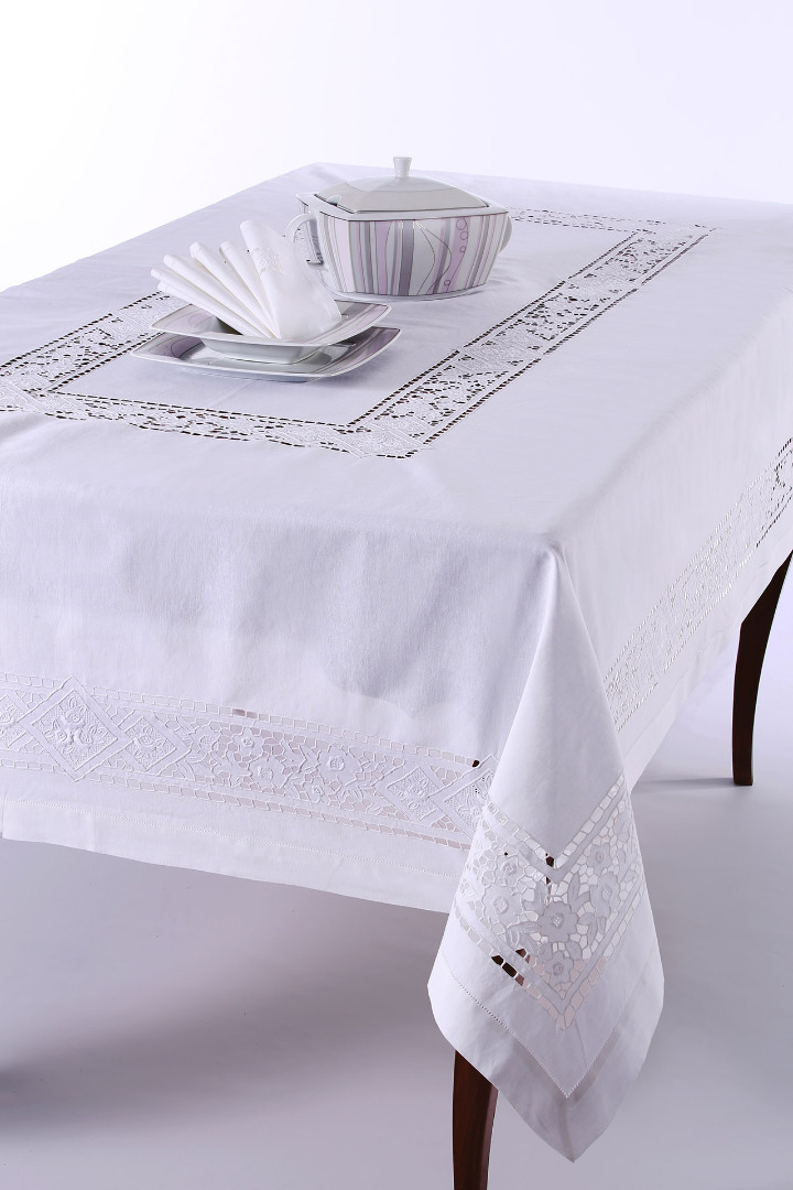 Χειροποίητο τραπεζομάντηλο 682 (170cm x 270cm) λευκό