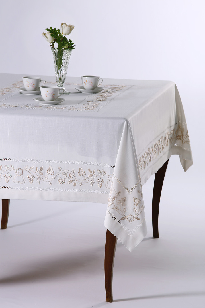 Χειροποίητο τραπεζομάντηλο 700 (170cm x 270cm)