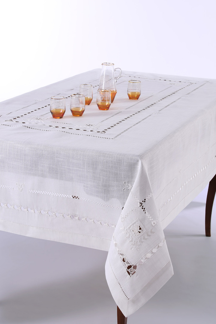 Χειροποίητο τραπεζομάντηλο 9108 (180cm x 180cm) λευκό
